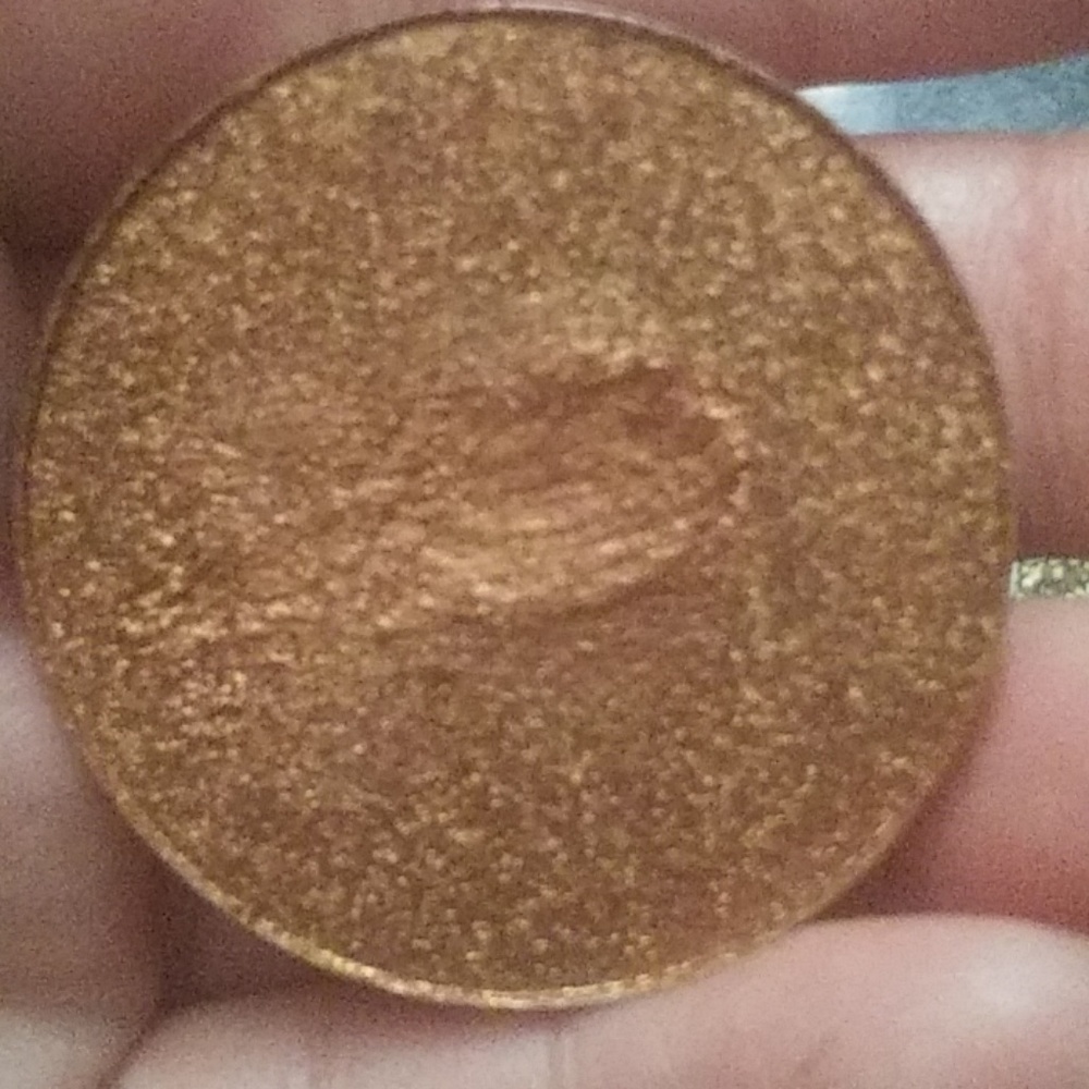 Juvias place single shadow